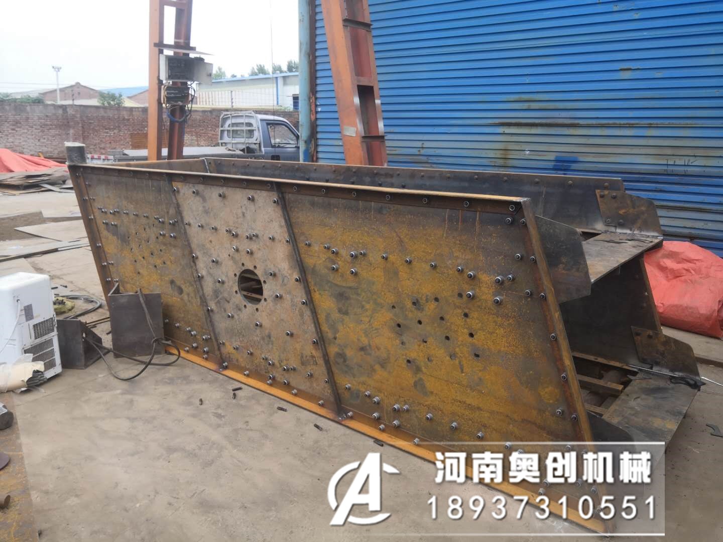 振動(dòng)篩篩箱開(kāi)裂橫梁斷裂的4個(gè)原因及改進(jìn)方法