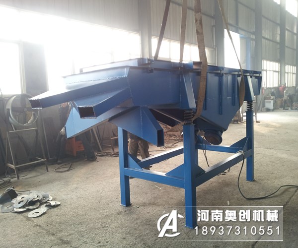 影響直線振動篩篩分效率的有哪些原因？